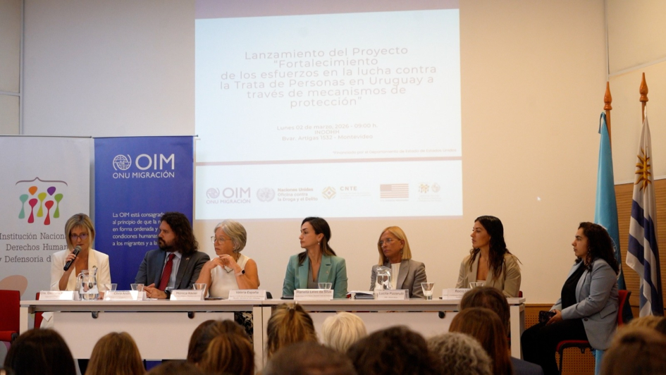 Panel de autoridades en lanzamiento de proyecto