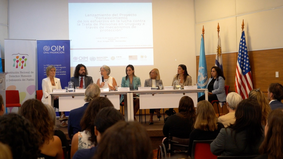 Panel de autoridades en lanzamiento de proyecto