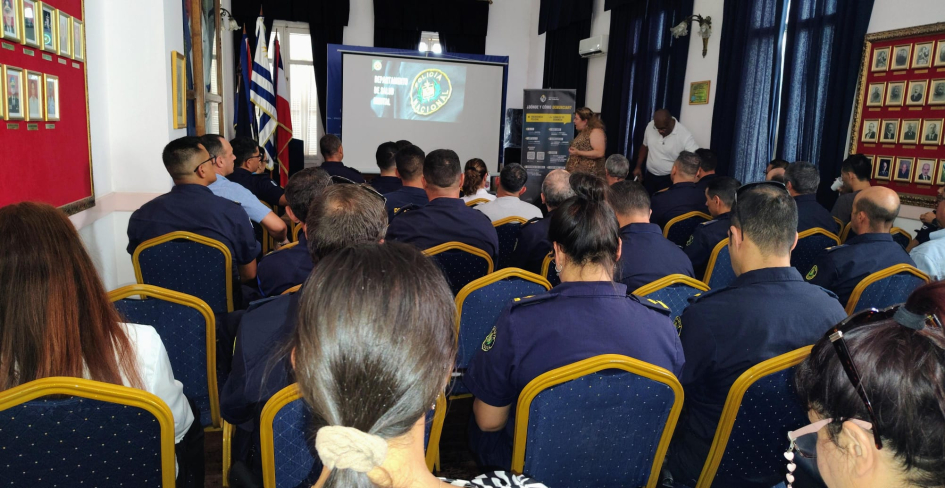 EQUIPO PSICOSOCIAL BRINDANDO CHARLA