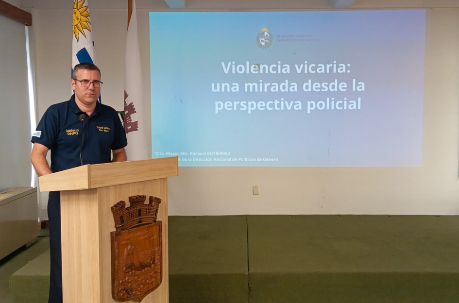 Jornada académica en Maldonado abordó desafíos sobre género, cuidado y autonomía en el marco del 8M