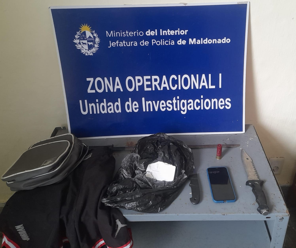 Sustancia y arma blanca incautada