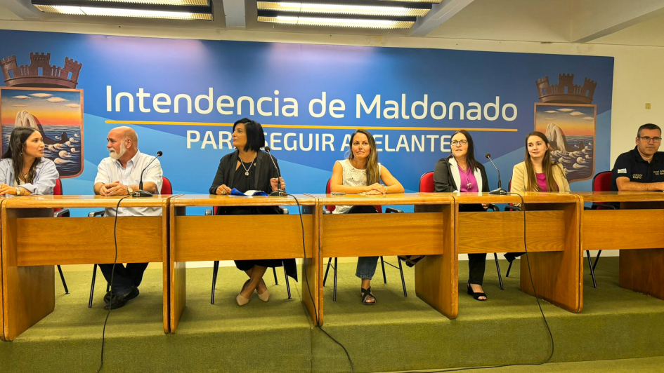 Jornada académica en Maldonado abordó desafíos sobre género, cuidado y autonomía en el marco del 8M