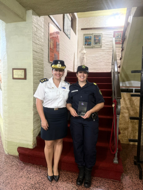 Sub Oficial Laura Saenz y Comisario Alicia Horvat