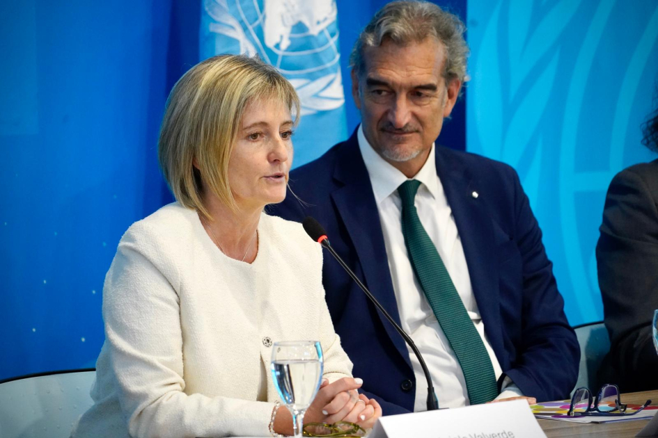 Subsecretaria Gabriela Valverde junto a Pablo Ruiz Hiebra de la ONU