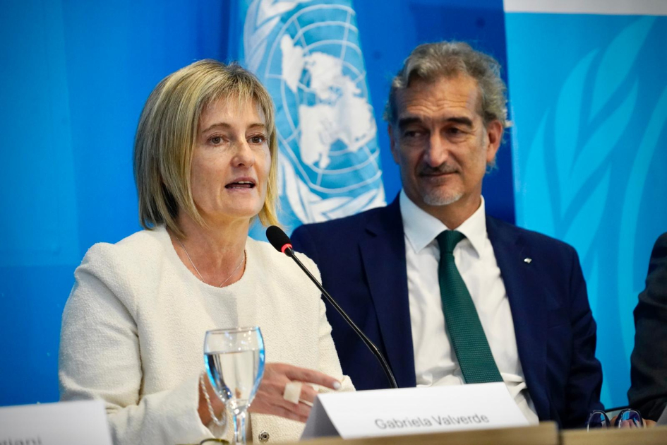 Subsecretaria Gabriela Valverde junto a Pablo Ruiz Hiebra de la ONU