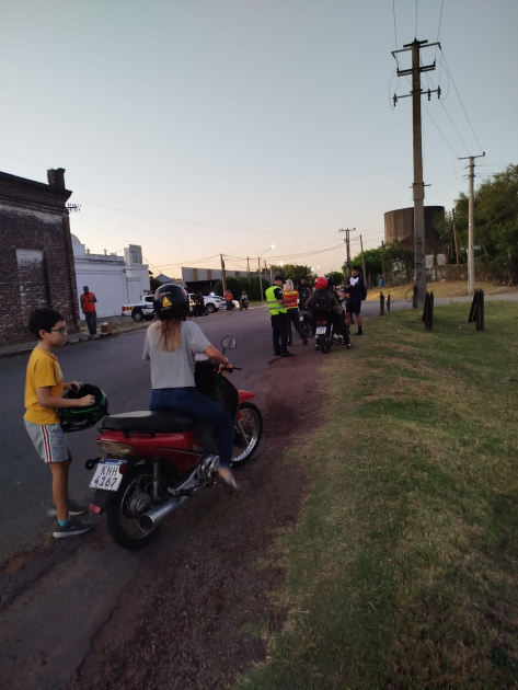 PERSONAL CONTROLANDO VEHICULOS PERSONAL CONTROLANDO VEHICULOS