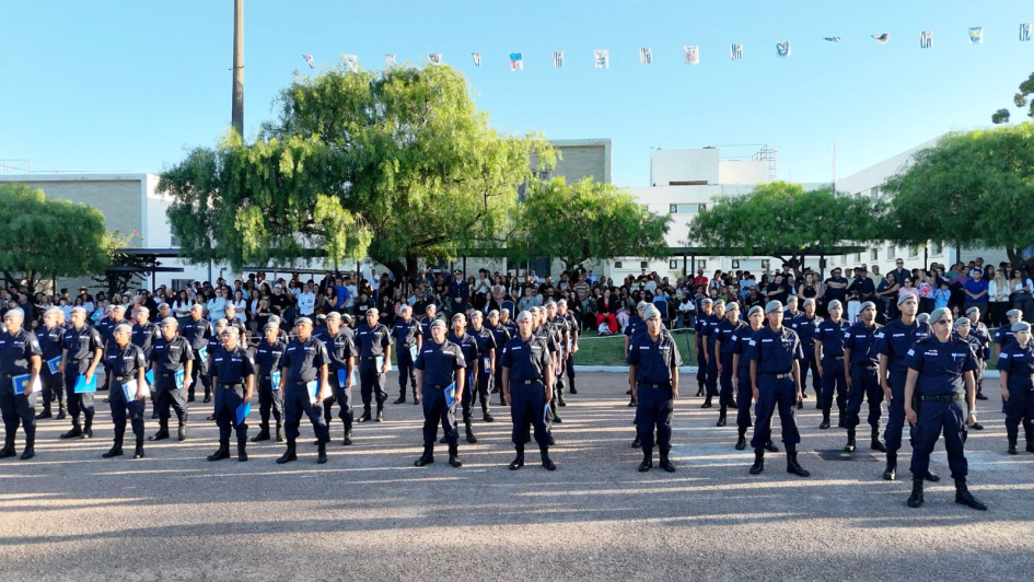 Promoción histórica: egresaron 300 agentes de la Escuela Nacional de Policía