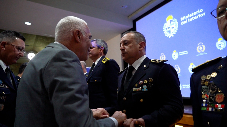 Se realizó la ceremonia de entrega de fustas y bastones, símbolos de mando de la Policía Nacional Se realizó la ceremonia de entrega de fustas y bastones, símbolos de mando de la Policía Nacional