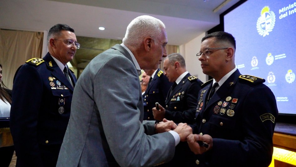 Se realizó la ceremonia de entrega de fustas y bastones, símbolos de mando de la Policía Nacional Se realizó la ceremonia de entrega de fustas y bastones, símbolos de mando de la Policía Nacional