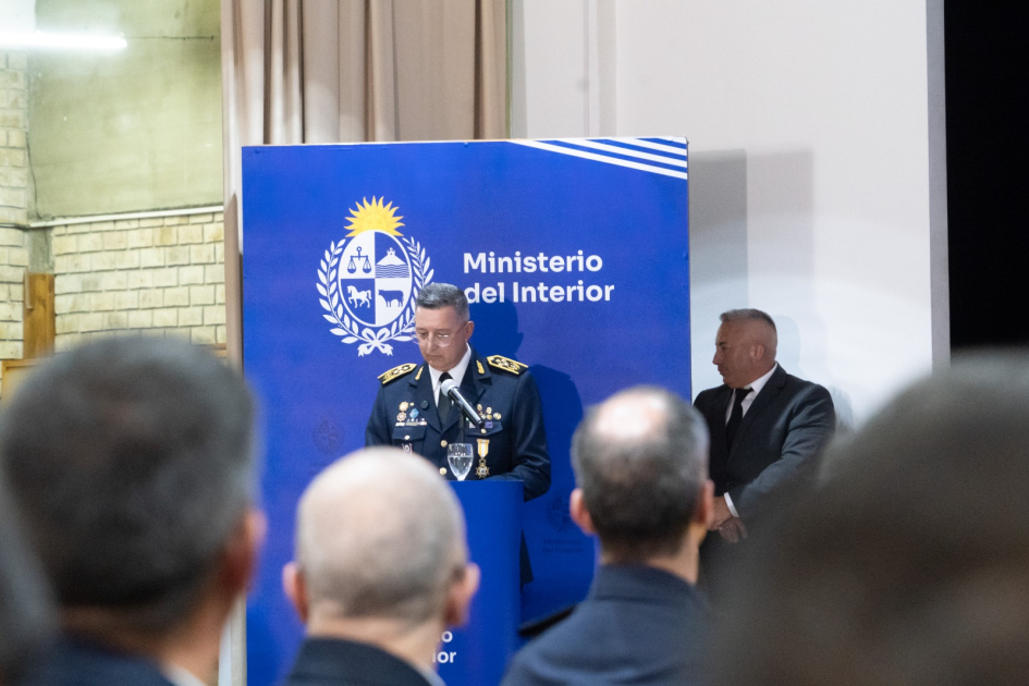 Se realizó la ceremonia de entrega de fustas y bastones, símbolos de mando de la Policía Nacional Se realizó la ceremonia de entrega de fustas y bastones, símbolos de mando de la Policía Nacional