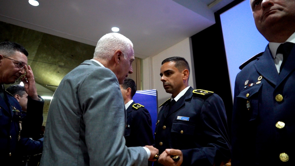 Se realizó la ceremonia de entrega de fustas y bastones, símbolos de mando de la Policía Nacional Se realizó la ceremonia de entrega de fustas y bastones, símbolos de mando de la Policía Nacional