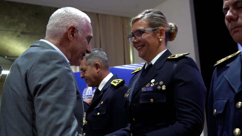 Se realizó la ceremonia de entrega de fustas y bastones, símbolos de mando de la Policía Nacional Se realizó la ceremonia de entrega de fustas y bastones, símbolos de mando de la Policía Nacional