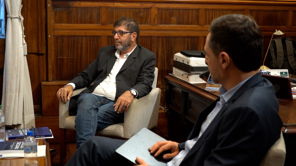Ministro del Interior entregó el Plan de Seguridad Pública a representantes del FA y Cabildo Abierto