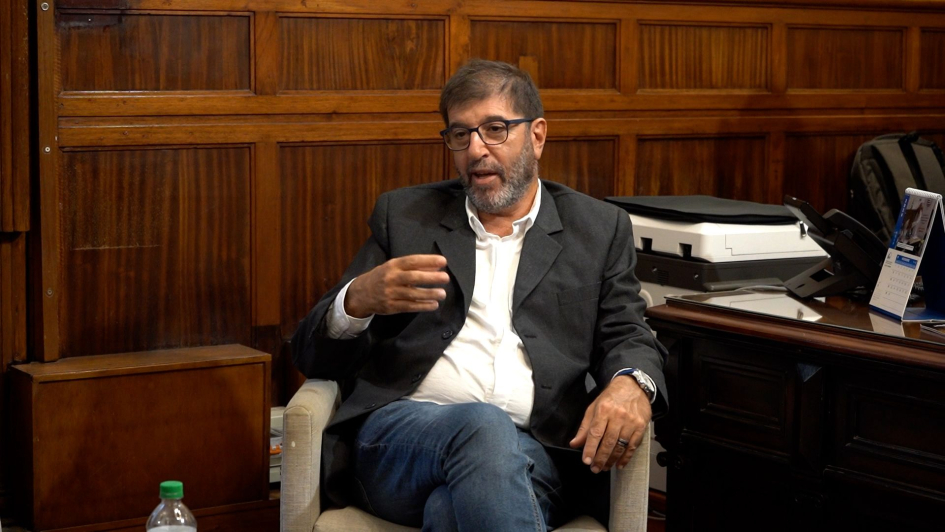 Ministro del Interior entregó el Plan de Seguridad Pública a representantes del FA y Cabildo Abierto