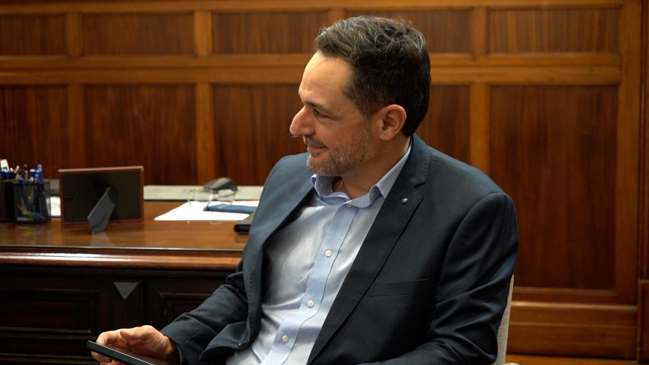Ministro del Interior entregó el Plan de Seguridad Pública a representantes del FA y Cabildo Abierto