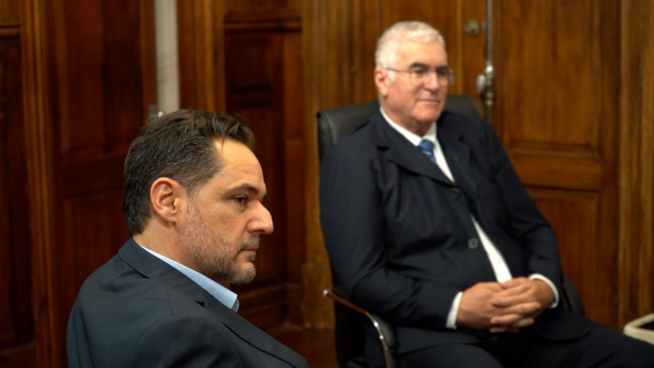 Ministro del Interior entregó el Plan de Seguridad Pública a representantes del FA y Cabildo Abierto
