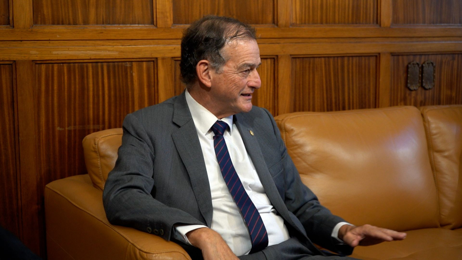 Ministro del Interior entregó el Plan de Seguridad Pública a representantes del FA y Cabildo Abierto