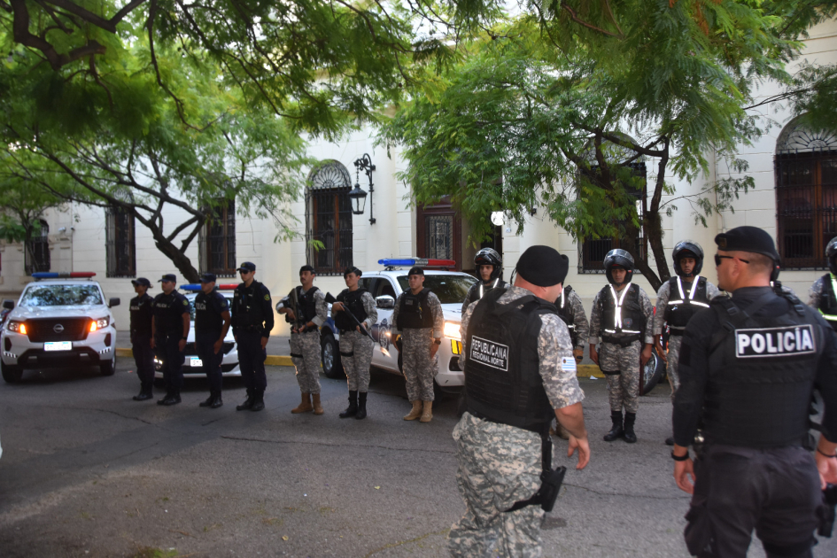 Policías de la Guardia Republicana y Jefatura de Paysandú formados