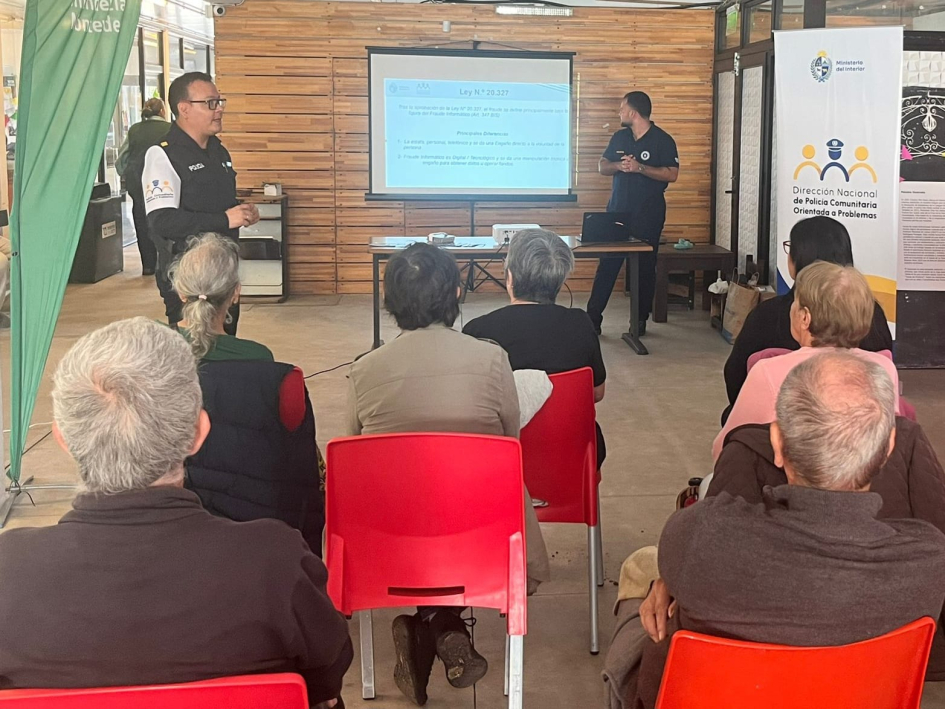 Participantes en la charla