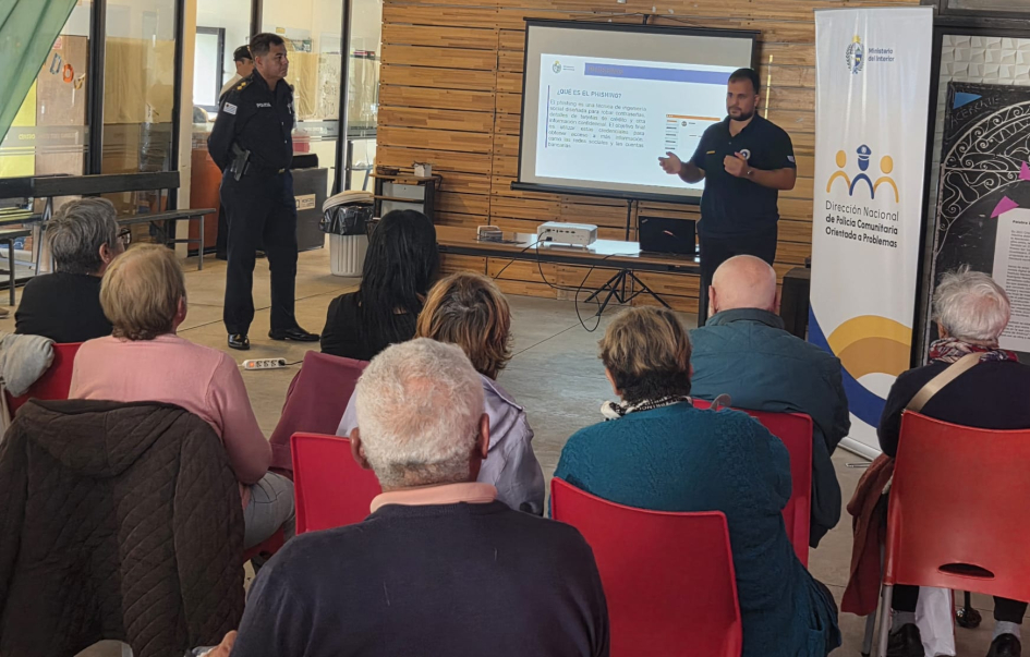 Participantes en la charla