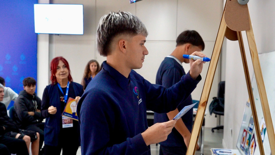 Capacitaciones en educación financiera para jóvenes integrantes de Pelota al Medio a la Esperanza 