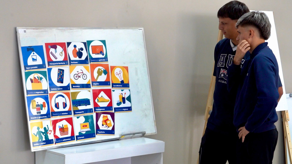 Capacitaciones en educación financiera para jóvenes integrantes de Pelota al Medio a la Esperanza 