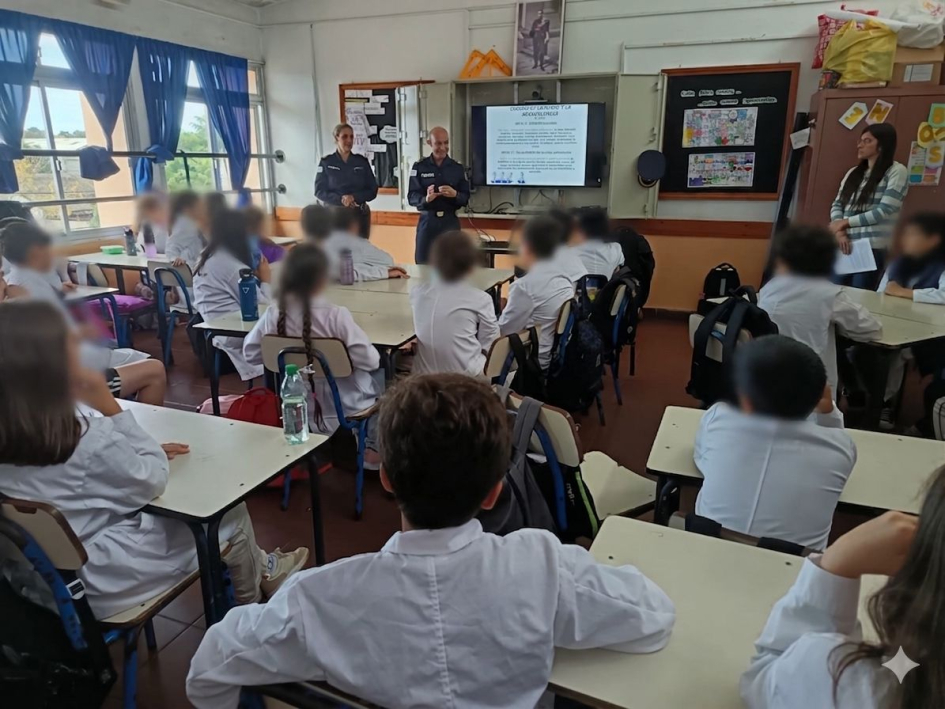 Alumnos durante charla