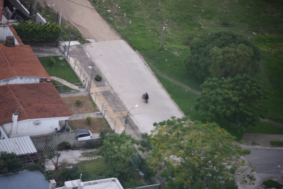 Apoyo de Aviación Policial permite la detención de dos hombres y la recuperación de dos motos