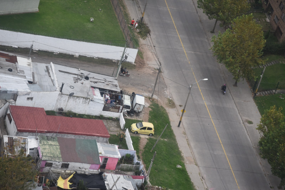 Apoyo de Aviación Policial permite la detención de dos hombres y la recuperación de dos motos
