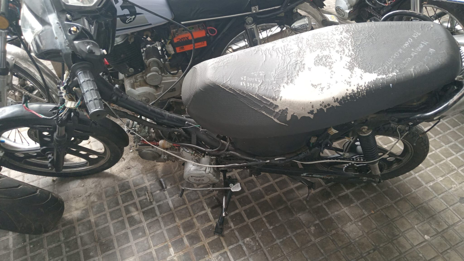 Apoyo de Aviación Policial permite la detención de dos hombres y la recuperación de dos motos