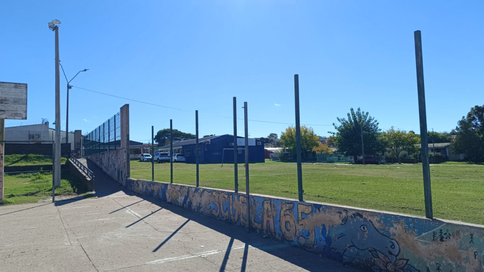 Predio escolar con obras de cerramiento y mejoras en espacio exterior