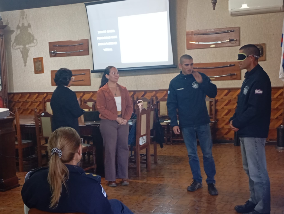 Policías en la actividad 