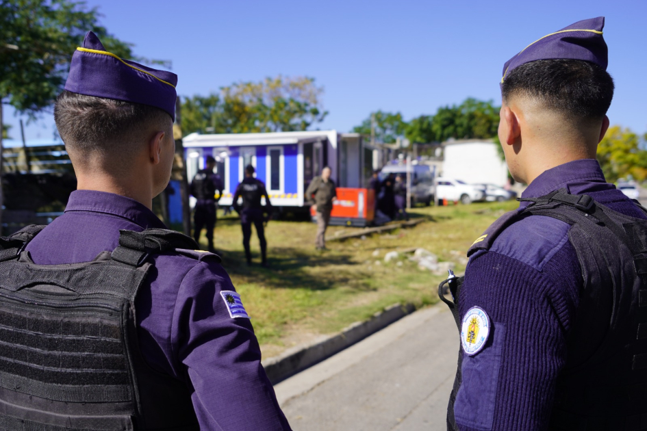 Dos Cadetes de la Escuela de Policía