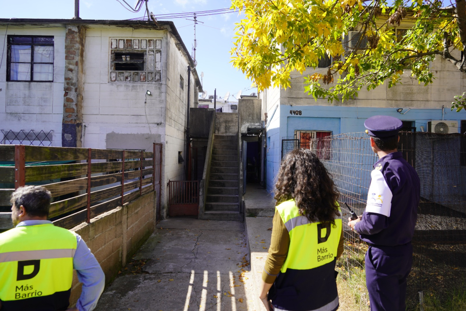 Censistas y un policía