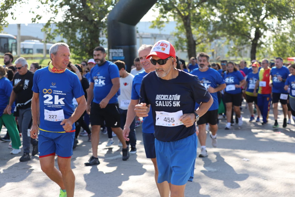 Participantes en la salida de la correcaminata