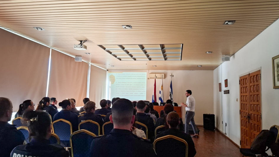 Taller sobre respuesta policial en violencia de género y violencia vicaria se realizó en San José