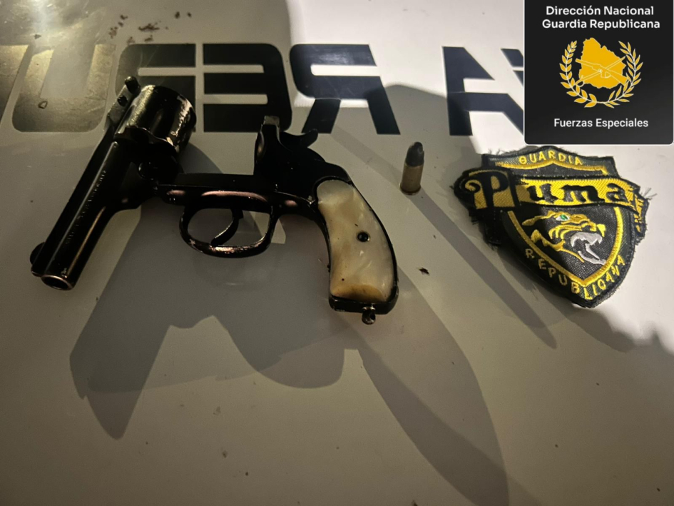 Revolver incautado por equipo de la Unidad Puma