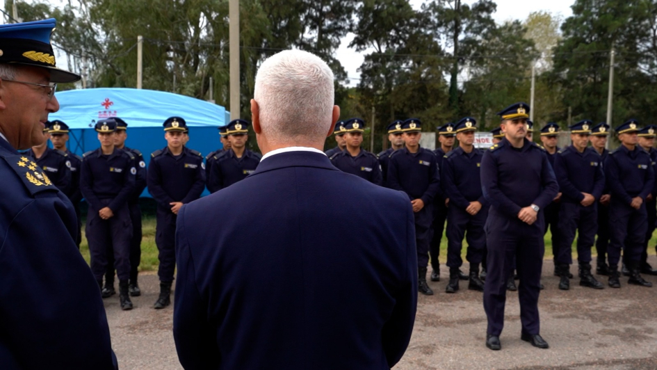 Ministro del Interior saluda a los cadetes