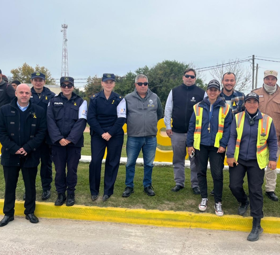 Funcionarios de Policía Comunitaria, Policía Caminera e Integrantes de la Intendencia Funcionarios de Policía Comunitaria, Policía Caminera e Integrantes de la Intendencia