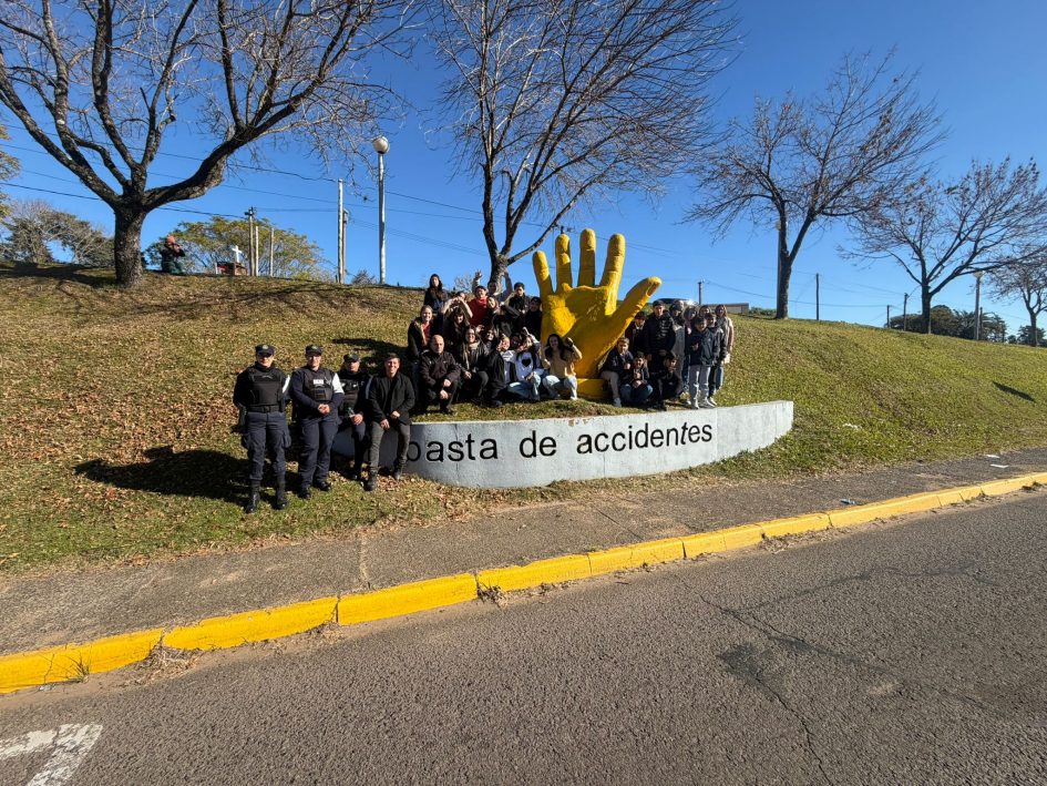 Foto grupal en la mano pintada 