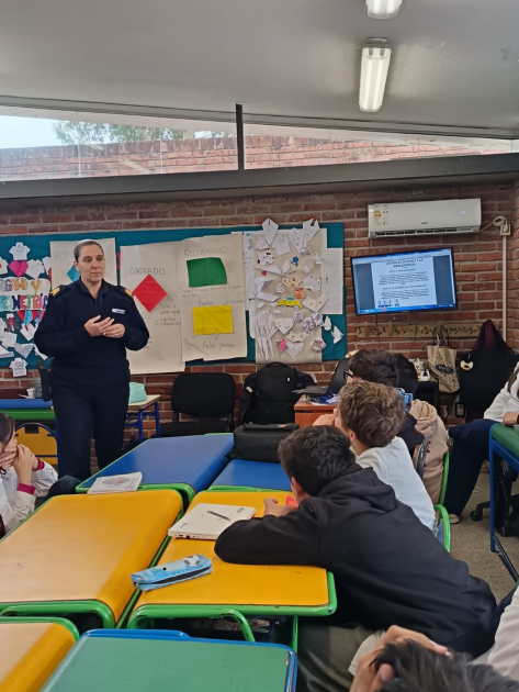 Alumnos de escuela 19 durante charla PCOP
