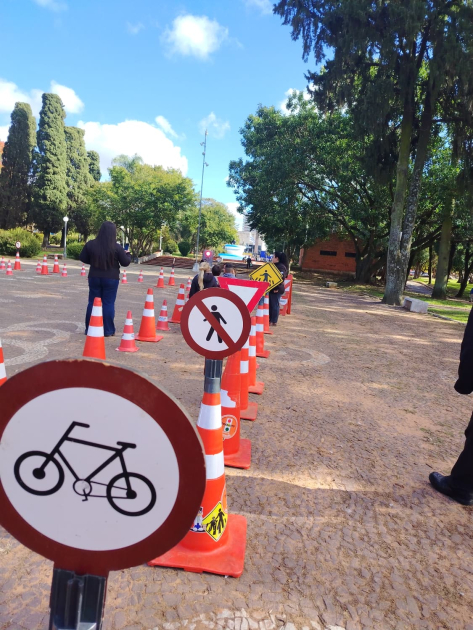 Circuito con señales de tránsito Circuito con señales de tránsito