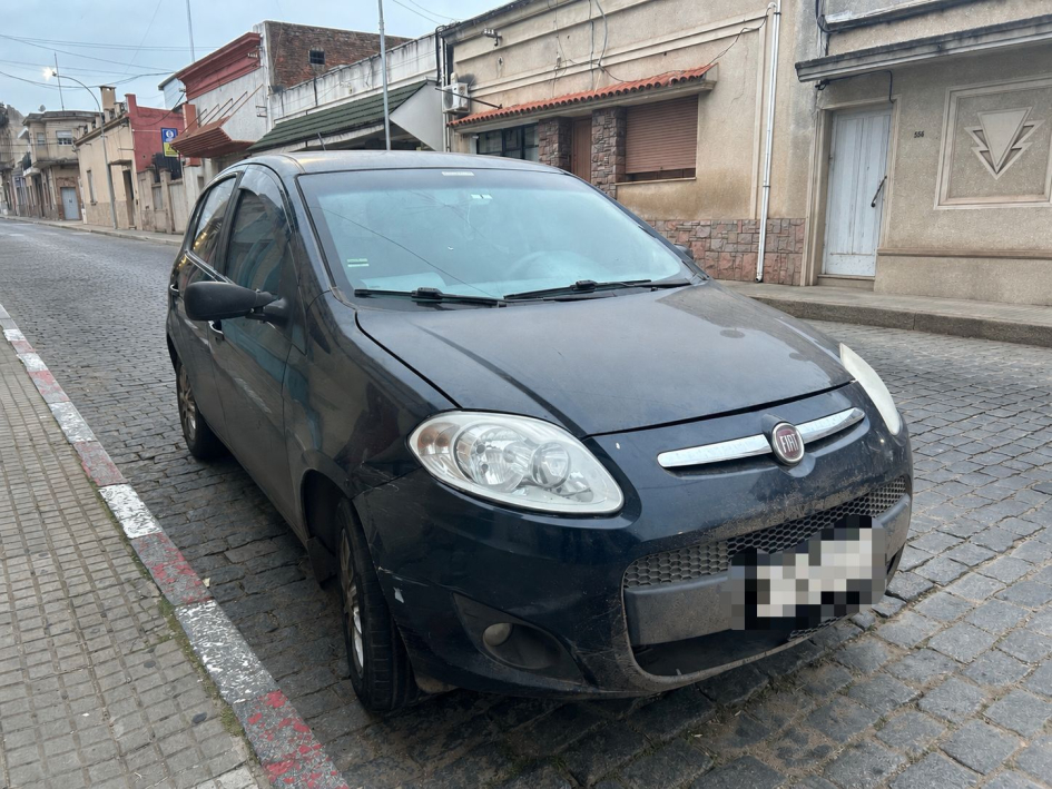 Automóvil Fiat Palio utilizado en el procedimiento policial desarrollado en Mercedes.