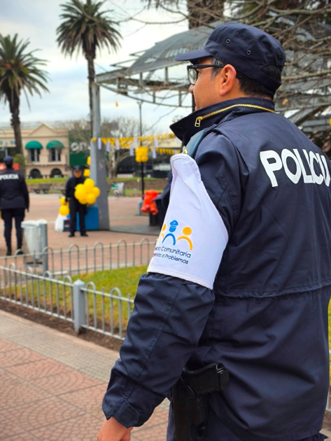 Policia comunitario participando de la jornada