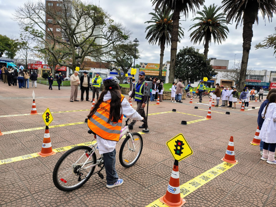 Niños durante jornada de mayo amarillo