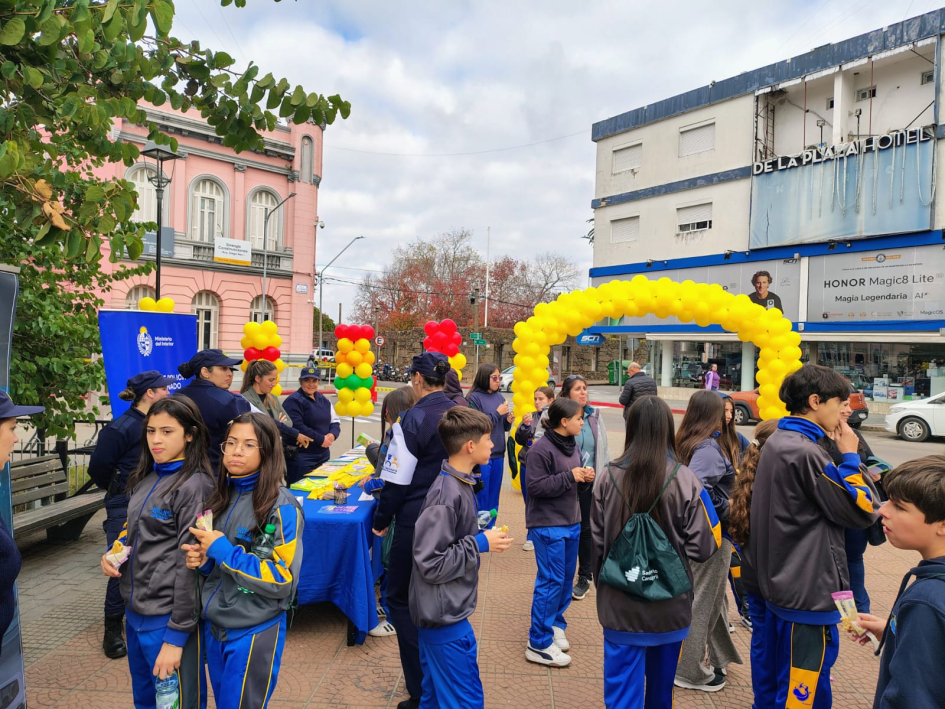 Niños durante jornada del mayo amarillo