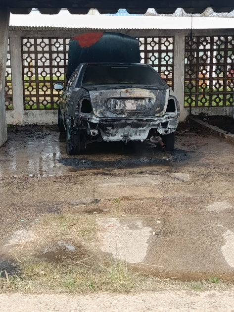 Vehículo incendiado Vehículo incendiado