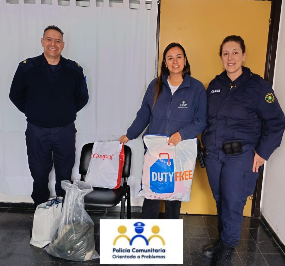 Se entregarona rticulos donados por el Rotary Club Maldonado, a ASSE de la ciudad de Aiguá Entrega de articulos donados a ASSE Aiguá