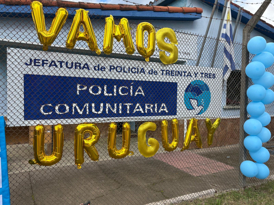 "Un aliento celestito", Policias de PCOP con alumnos de la Escuela No. 85.