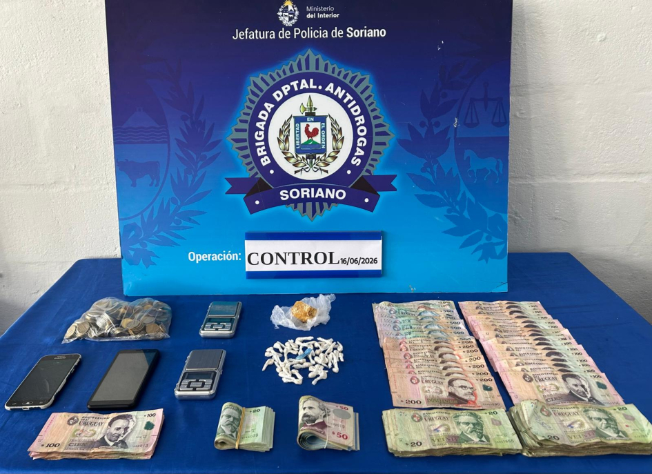 Condenado por suministro de drogas y fraude informático en Mercedes Estupefacientes, dinero, balanzas y celulares incautados en operativo antidrogas en Mercedes.